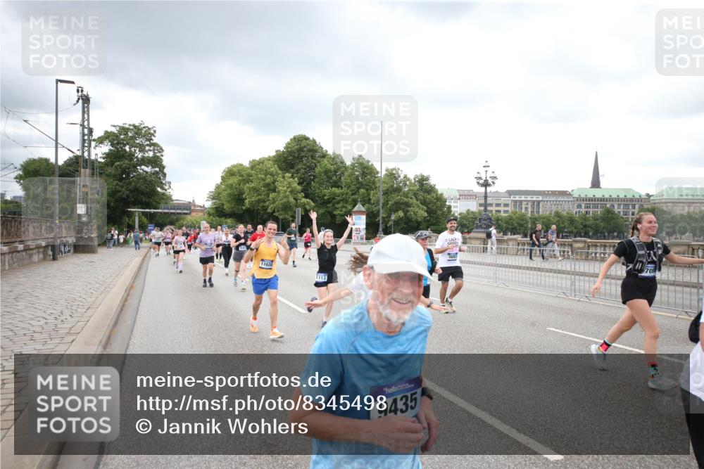29.06.2025 - hella hamburg halbmarathon Jannik Wohlers http://msf.ph/oto/8345498 29.06.2025 10:55:59 Lombardsbrücke 1047, 1113, 2915, 3257, 3675, 3676, 3953, 3987, 4083, 5237, 5580, 5693, 5757, 6690, 7025, 7028, 7090, 7307, 7711, 8108, 8517, 8606, 8766, 9383, 9435, 9606, 9948, 9953, 10555, 10569, 10740, 10784, 10932, 11298, 11628, 11862, 11863, 12295, 12296, 12543, 12551, 13395, 13405, 13965, 14613, 15103, 15443, 15696, 15699, 15747, 16655, 16934, 17084, 17092, 17398, 17494, 17649, 17673, 17797, 18047, 18247, 18798, 19228 meine-sportfotos.de