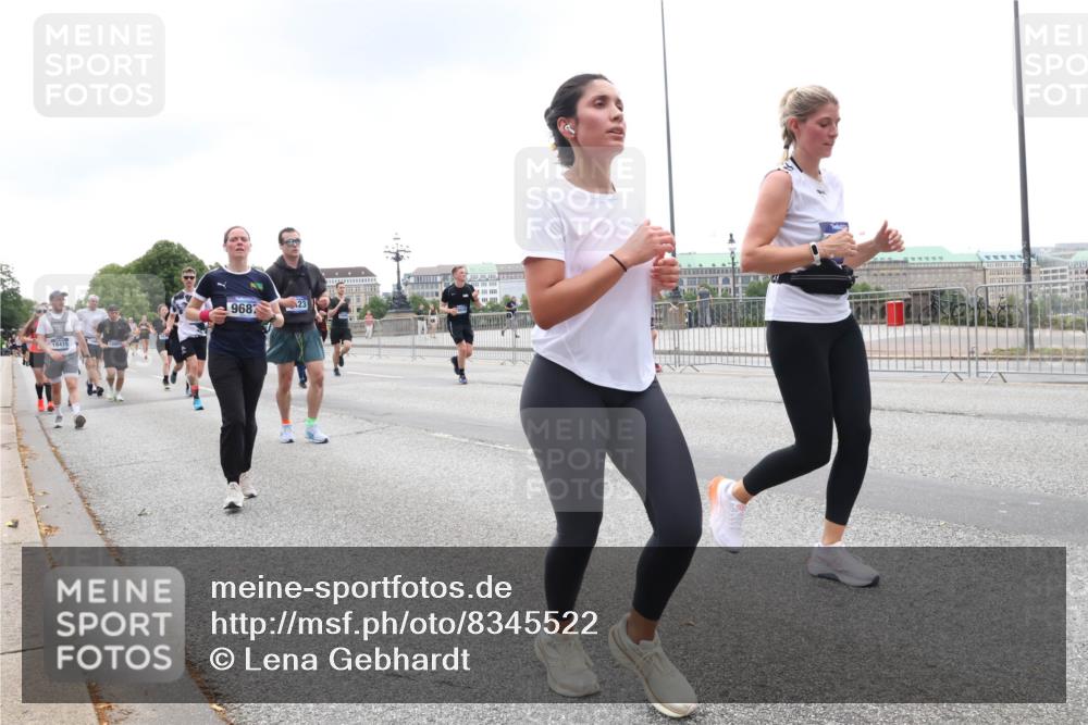 29.06.2025 - hella hamburg halbmarathon Lena Gebhardt http://msf.ph/oto/8345522 29.06.2025 10:47:49 Lombardsbrücke 18415, 9687, 23, 1045, 1174, 1175, 1246, 1392, 1434, 1523, 1618, 1639, 1701, 1926, 2148, 2163, 2197, 2407, 2491, 2545, 2704, 2790, 2882, 2994, 3049, 3339, 3468, 4037, 4325, 4327, 4423, 4856, 4974, 4975, 5621, 5622, 5886, 5895, 6255, 6256, 6995, 7240, 7393, 7394, 7403, 7427, 7916, 7970, 8077, 8270, 8310, 8550, 8774, 8953, 9018, 9356, 9687, 9696, 9697, 10658, 10777, 10794, 10991, 11351, 11458, 11548, 11730, 11738, 11802, 11909, 12431 meine-sportfotos.de