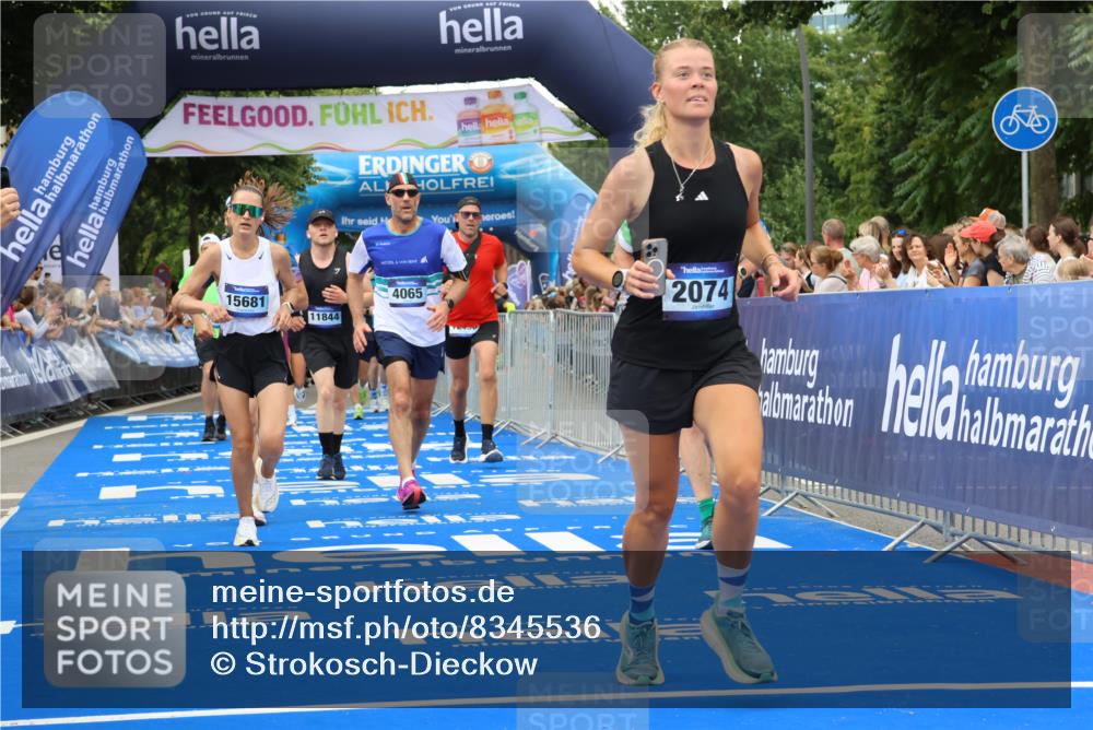 29.06.2025 - hella hamburg halbmarathon Strokosch-Dieckow http://msf.ph/oto/8345536 29.06.2025 10:53:17 Ziel 1683, 1727, 2074, 2354, 4065, 6198, 6942, 7312, 7383, 8273, 8361, 8651, 9142, 11844, 12490, 12875, 13997, 15179, 15681, 15838, 16929, 16986, 18134, 18901 meine-sportfotos.de