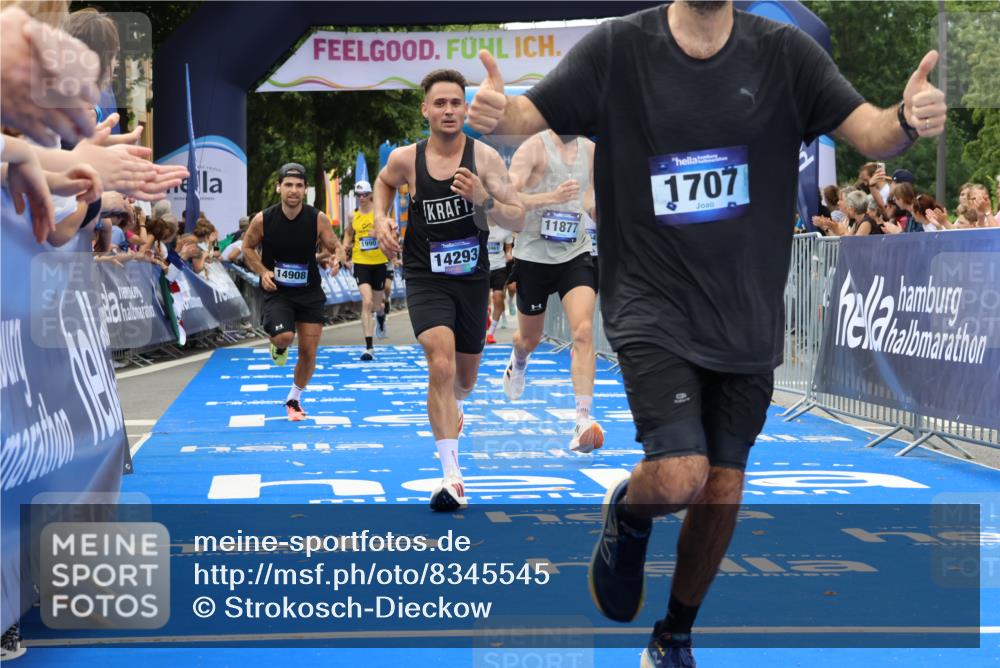 29.06.2025 - hella hamburg halbmarathon Strokosch-Dieckow http://msf.ph/oto/8345545 29.06.2025 10:32:35 Ziel 1707, 1990, 7965, 11877, 12987, 13199, 13961, 14293, 14908, 16619, 17117, 17151, 18135, 18562, 18563 meine-sportfotos.de