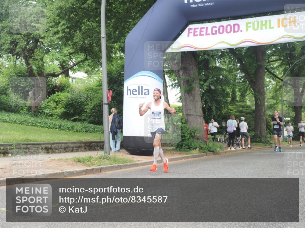29.06.2025 - hella hamburg halbmarathon KatJ http://msf.ph/oto/8345587 29.06.2025 10:19:58 Zwischen KM18-KM19 2689, 8190, 8318 meine-sportfotos.de