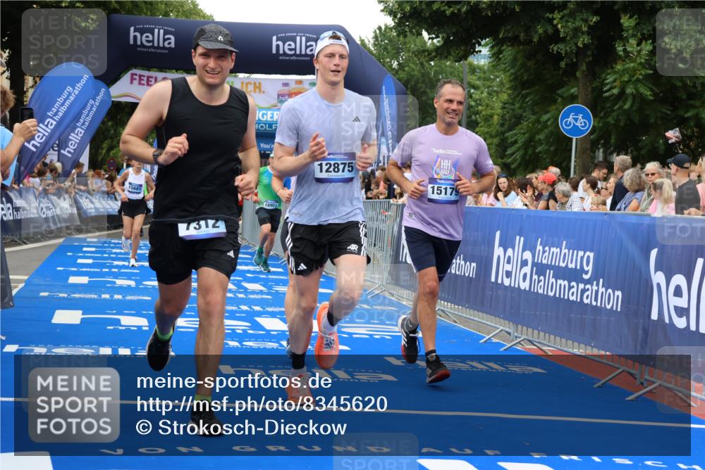 29.06.2025 - hella hamburg halbmarathon Strokosch-Dieckow http://msf.ph/oto/8345620 29.06.2025 10:53:15 Ziel 1683, 1727, 2074, 2111, 2354, 4065, 7312, 7383, 8273, 8361, 8651, 9142, 11844, 12490, 12875, 15179, 15681, 15838, 16929, 16986, 18134, 18901 meine-sportfotos.de