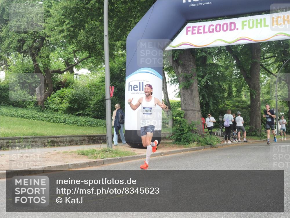 29.06.2025 - hella hamburg halbmarathon KatJ http://msf.ph/oto/8345623 29.06.2025 10:19:58 Zwischen KM18-KM19 2689, 8190, 8318 meine-sportfotos.de
