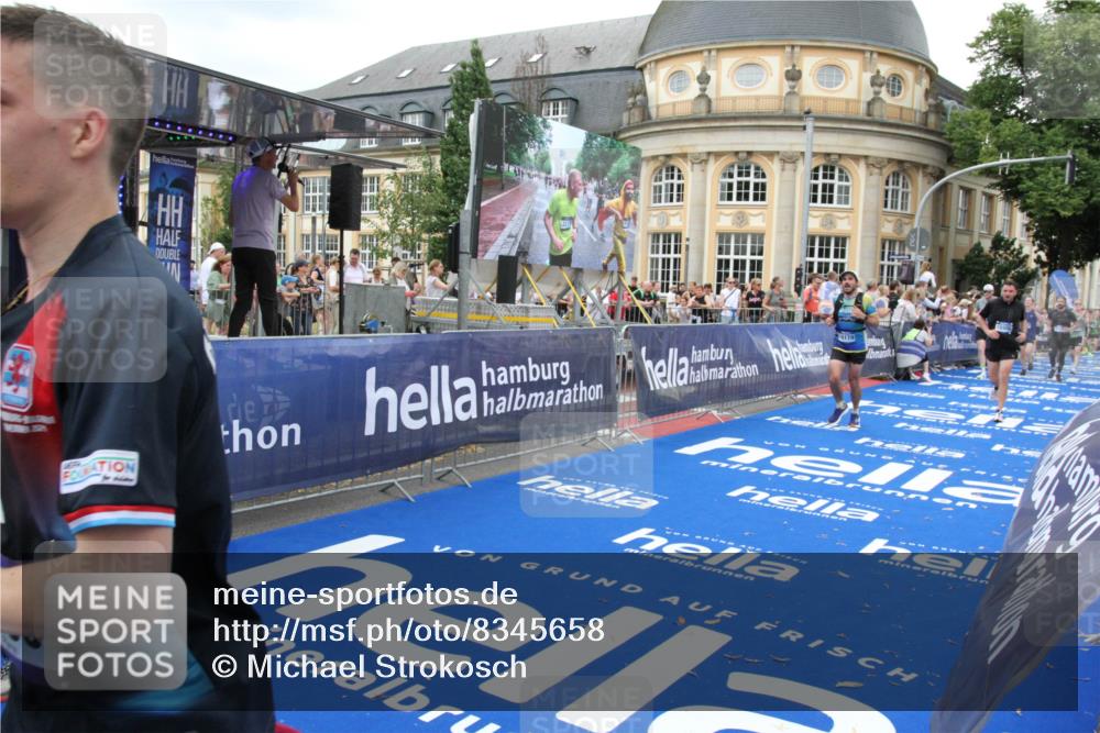 29.06.2025 - hella hamburg halbmarathon Michael Strokosch http://msf.ph/oto/8345658 29.06.2025 10:52:07 Ziel 1482, 2595, 4033, 5093, 5336, 5378, 6390, 7130, 7409, 7732, 8413, 8977, 12580, 15356, 15506, 15829, 16179, 16666, 17978, 18801 meine-sportfotos.de
