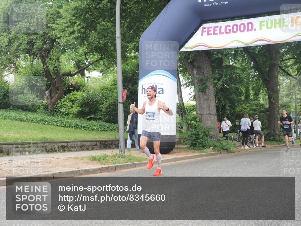 29.06.2025 - hella hamburg halbmarathon KatJ http://msf.ph/oto/8345660 29.06.2025 10:19:58 Zwischen KM18-KM19 2689, 8190, 8318 meine-sportfotos.de