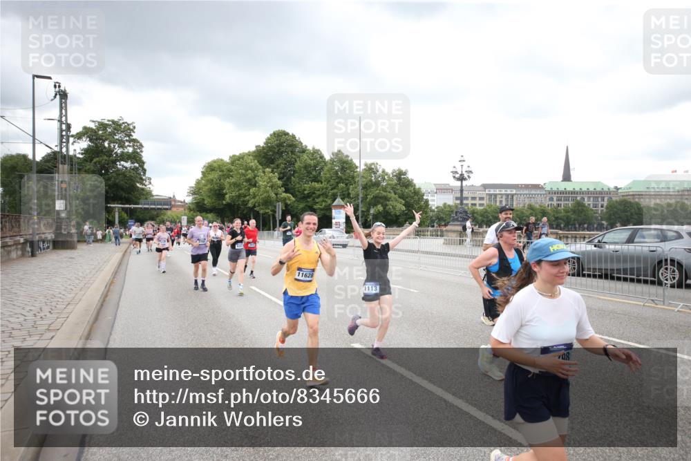 29.06.2025 - hella hamburg halbmarathon Jannik Wohlers http://msf.ph/oto/8345666 29.06.2025 10:56:00 Lombardsbrücke 1047, 1113, 2915, 3257, 3520, 3675, 3676, 3953, 3987, 4083, 5237, 5693, 5757, 6690, 7025, 7028, 7090, 7307, 7711, 8108, 8517, 8606, 8766, 9383, 9606, 9948, 9953, 10555, 10569, 10740, 10784, 10932, 11298, 11628, 11863, 12295, 12296, 12543, 12551, 13096, 13395, 13965, 14613, 15103, 15443, 15696, 15699, 15747, 16034, 16655, 16934, 17084, 17092, 17398, 17494, 17649, 17673, 17797, 18047, 18247, 18798 meine-sportfotos.de