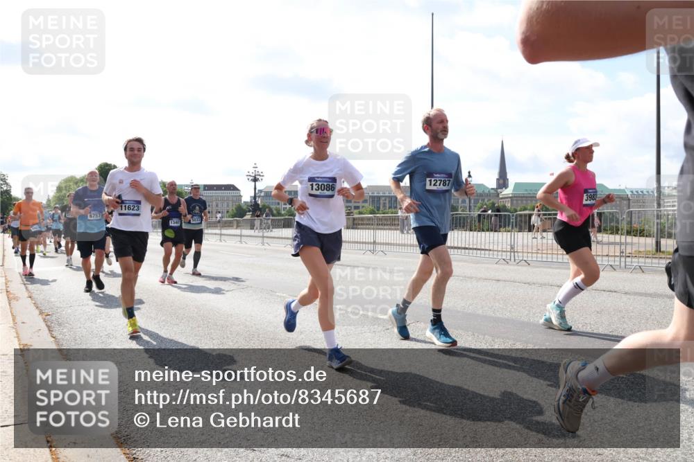 29.06.2025 - hella hamburg halbmarathon Lena Gebhardt http://msf.ph/oto/8345687 29.06.2025 10:00:52 Lombardsbrücke 6757, 11623, 13407, 13086, 12787, 3983, 1544, 1568, 1583, 1611, 1681, 1726, 2236, 2426, 2474, 2490, 2982, 3042, 3059, 3141, 3400, 3625, 3740, 3794, 3983, 4238, 4419, 4579, 4616, 4708, 4767, 4940, 4945, 5033, 5418, 5643, 5870, 6138, 6147, 6220, 6443, 6487, 6531, 6714, 6757, 6835, 7658, 7757, 7759, 7761, 8255, 8326, 8478, 8632, 8923, 9124, 9553, 9555, 9577, 9932, 10074, 10188, 10271, 10599 meine-sportfotos.de
