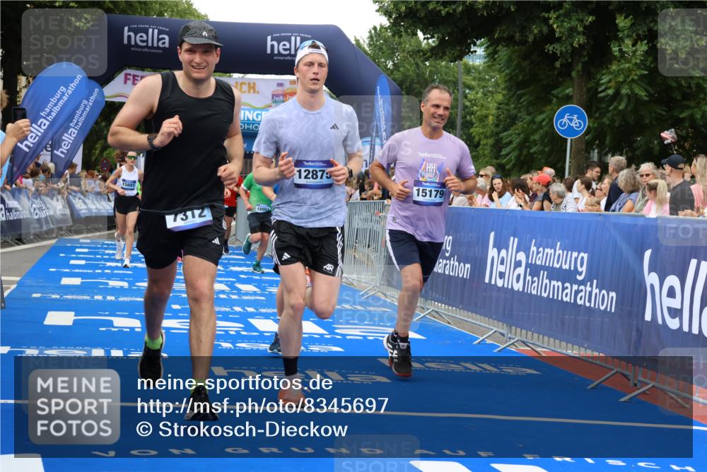 29.06.2025 - hella hamburg halbmarathon Strokosch-Dieckow http://msf.ph/oto/8345697 29.06.2025 10:53:15 Ziel 1683, 1727, 2074, 2111, 2354, 4065, 7312, 7383, 8273, 8361, 8651, 9142, 11844, 12490, 12875, 15179, 15681, 15838, 16929, 16986, 18134, 18901 meine-sportfotos.de