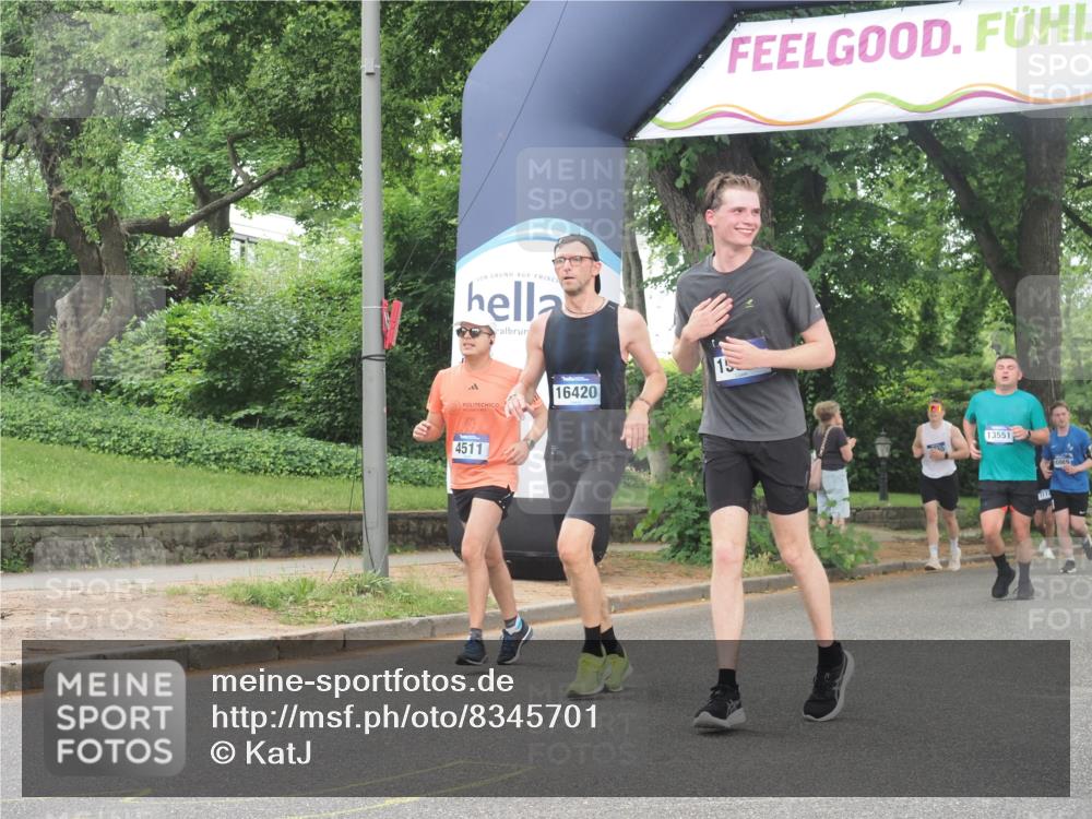 29.06.2025 - hella hamburg halbmarathon KatJ http://msf.ph/oto/8345701 29.06.2025 10:49:32 Zwischen KM18-KM19 1184, 2661, 4511, 5058, 6142, 7869 meine-sportfotos.de
