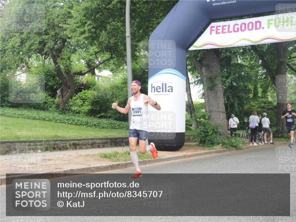 29.06.2025 - hella hamburg halbmarathon KatJ http://msf.ph/oto/8345707 29.06.2025 10:19:58 Zwischen KM18-KM19 2689, 8190, 8318 meine-sportfotos.de