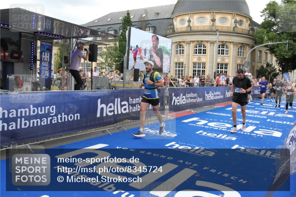 29.06.2025 - hella hamburg halbmarathon Michael Strokosch http://msf.ph/oto/8345724 29.06.2025 10:52:08 Ziel 1482, 2595, 5093, 5336, 5378, 7130, 7732, 8413, 8977, 12580, 15356, 15506, 15829, 16179, 16666, 17033, 17978, 18801 meine-sportfotos.de