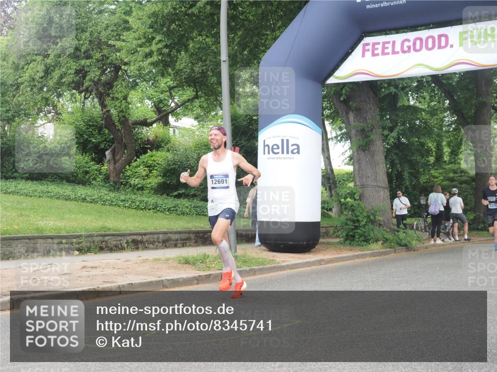 29.06.2025 - hella hamburg halbmarathon KatJ http://msf.ph/oto/8345741 29.06.2025 10:19:58 Zwischen KM18-KM19 2689, 8190, 8318 meine-sportfotos.de