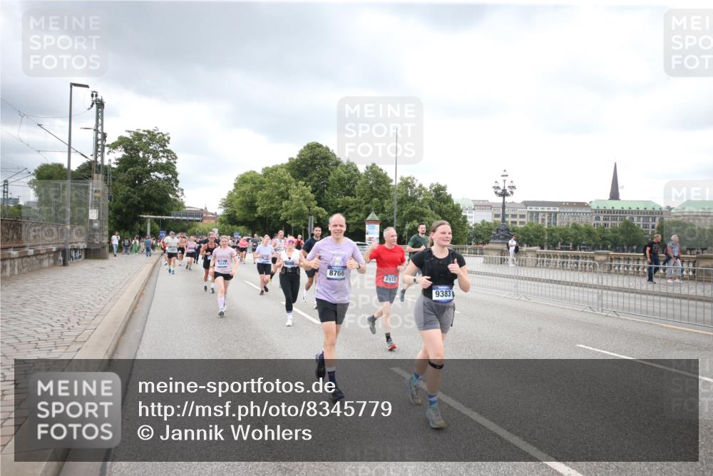 29.06.2025 - hella hamburg halbmarathon Jannik Wohlers http://msf.ph/oto/8345779 29.06.2025 10:56:02 Lombardsbrücke 1047, 1113, 2143, 2307, 2915, 3257, 3438, 3520, 3675, 3676, 3953, 3987, 4083, 4773, 5237, 5438, 5693, 5757, 6690, 7090, 7307, 7711, 8108, 8517, 8606, 8766, 9383, 9948, 9953, 10555, 10569, 10740, 10784, 10932, 11298, 11628, 12221, 12295, 12296, 12543, 13096, 13965, 14613, 15443, 15747, 16034, 16655, 16934, 17084, 17092, 17398, 17494, 17649, 17673, 17797, 18047, 18197, 18247, 18798 meine-sportfotos.de