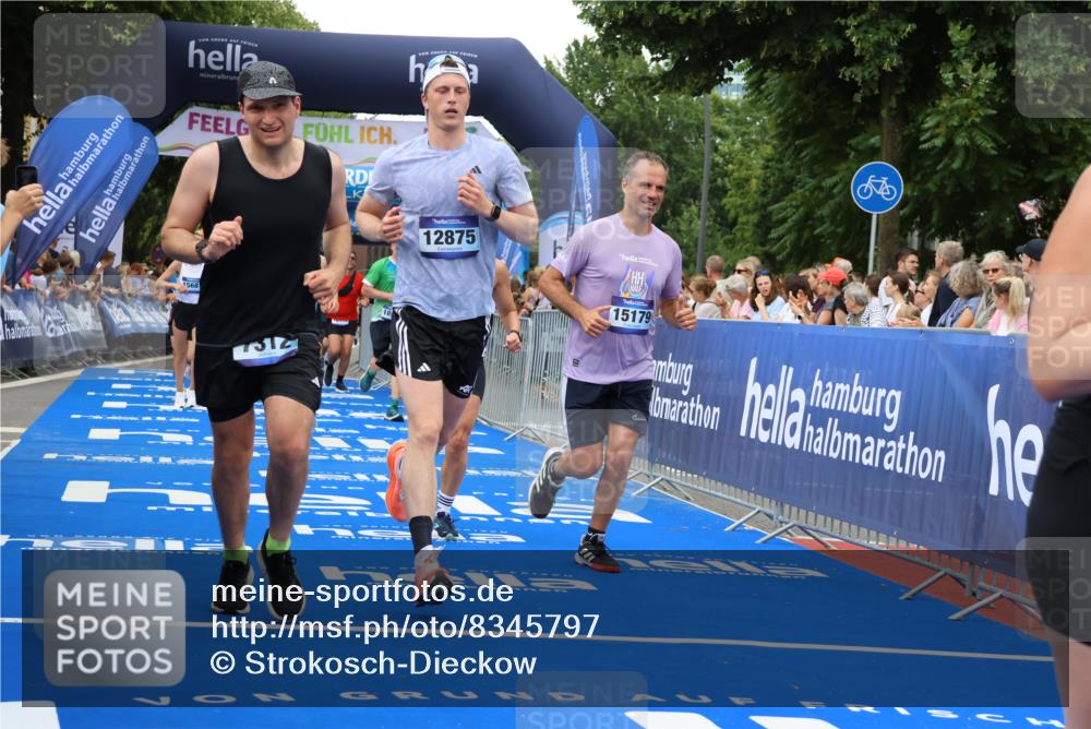 29.06.2025 - hella hamburg halbmarathon Strokosch-Dieckow http://msf.ph/oto/8345797 29.06.2025 10:53:14 Ziel 1683, 2074, 2111, 2354, 4065, 7312, 7383, 8273, 8361, 9142, 11844, 12490, 12875, 15179, 15681, 15838, 16929, 16986, 18134, 18901 meine-sportfotos.de