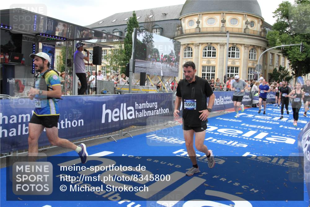 29.06.2025 - hella hamburg halbmarathon Michael Strokosch http://msf.ph/oto/8345800 29.06.2025 10:52:09 Ziel 1482, 2397, 2595, 5093, 5336, 5378, 7732, 12580, 13726, 14248, 15356, 15506, 15829, 16179, 16666, 17033, 18801 meine-sportfotos.de