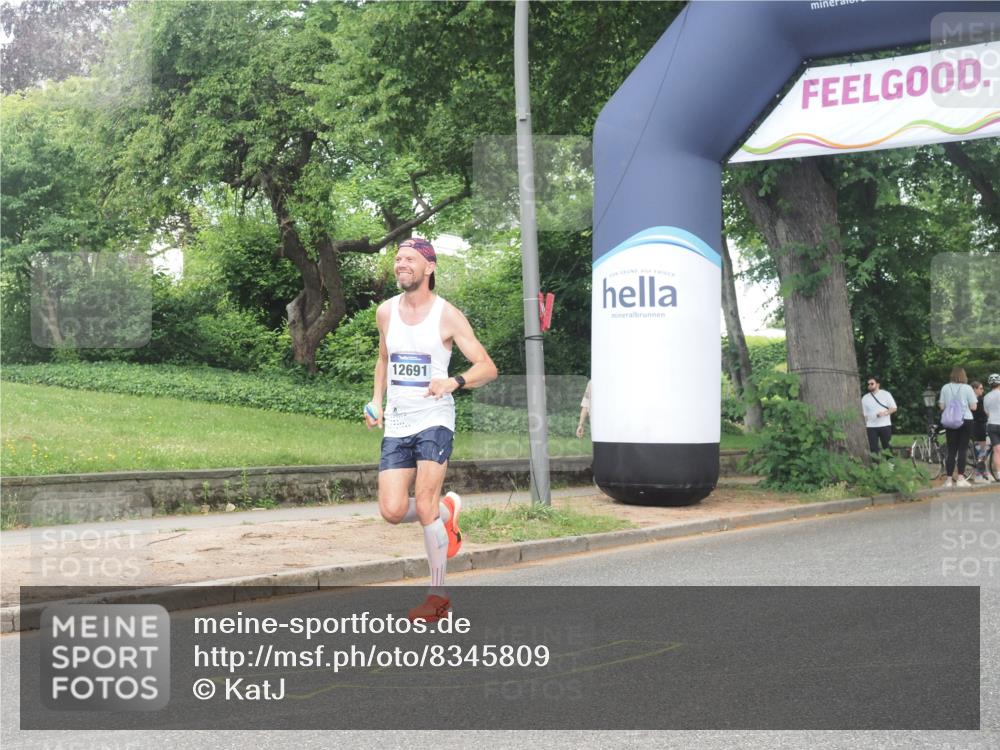 29.06.2025 - hella hamburg halbmarathon KatJ http://msf.ph/oto/8345809 29.06.2025 10:19:59 Zwischen KM18-KM19 2689, 8318 meine-sportfotos.de