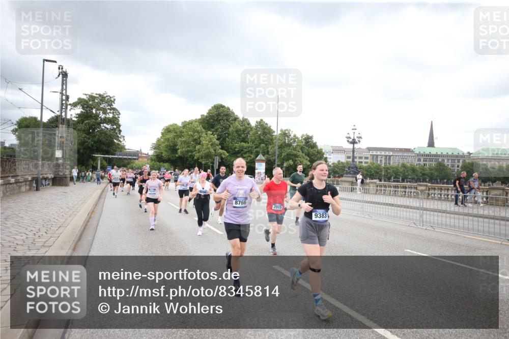 29.06.2025 - hella hamburg halbmarathon Jannik Wohlers http://msf.ph/oto/8345814 29.06.2025 10:56:02 Lombardsbrücke 1047, 1113, 2143, 2307, 2915, 3257, 3438, 3520, 3675, 3676, 3953, 3987, 4083, 4773, 5237, 5438, 5693, 5757, 6690, 7090, 7307, 7711, 8108, 8517, 8606, 8766, 9383, 9948, 9953, 10555, 10569, 10740, 10784, 10932, 11298, 11628, 12221, 12295, 12296, 12543, 13096, 13965, 14613, 15443, 15747, 16034, 16655, 16934, 17084, 17092, 17398, 17494, 17649, 17673, 17797, 18047, 18197, 18247, 18798 meine-sportfotos.de
