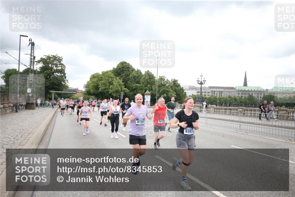 29.06.2025 - hella hamburg halbmarathon Jannik Wohlers http://msf.ph/oto/8345853 29.06.2025 10:56:02 Lombardsbrücke 1047, 1113, 2143, 2307, 2915, 3257, 3438, 3520, 3675, 3676, 3953, 3987, 4083, 4773, 5237, 5438, 5693, 5757, 6690, 7090, 7307, 7711, 8108, 8517, 8606, 8766, 9383, 9948, 9953, 10555, 10569, 10740, 10784, 10932, 11298, 11628, 12221, 12295, 12296, 12543, 13096, 13965, 14613, 15443, 15747, 16034, 16655, 16934, 17084, 17092, 17398, 17494, 17649, 17673, 17797, 18047, 18197, 18247, 18798 meine-sportfotos.de
