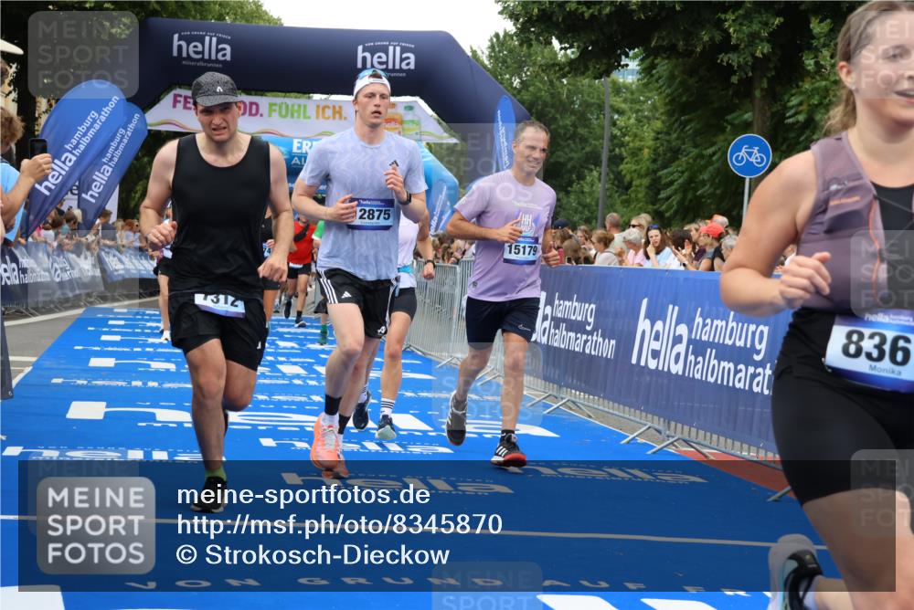 29.06.2025 - hella hamburg halbmarathon Strokosch-Dieckow http://msf.ph/oto/8345870 29.06.2025 10:53:14 Ziel 1683, 2074, 2111, 2354, 4065, 7312, 7383, 8273, 8361, 9142, 11844, 12490, 12875, 15179, 15681, 15838, 16929, 16986, 18134, 18901 meine-sportfotos.de