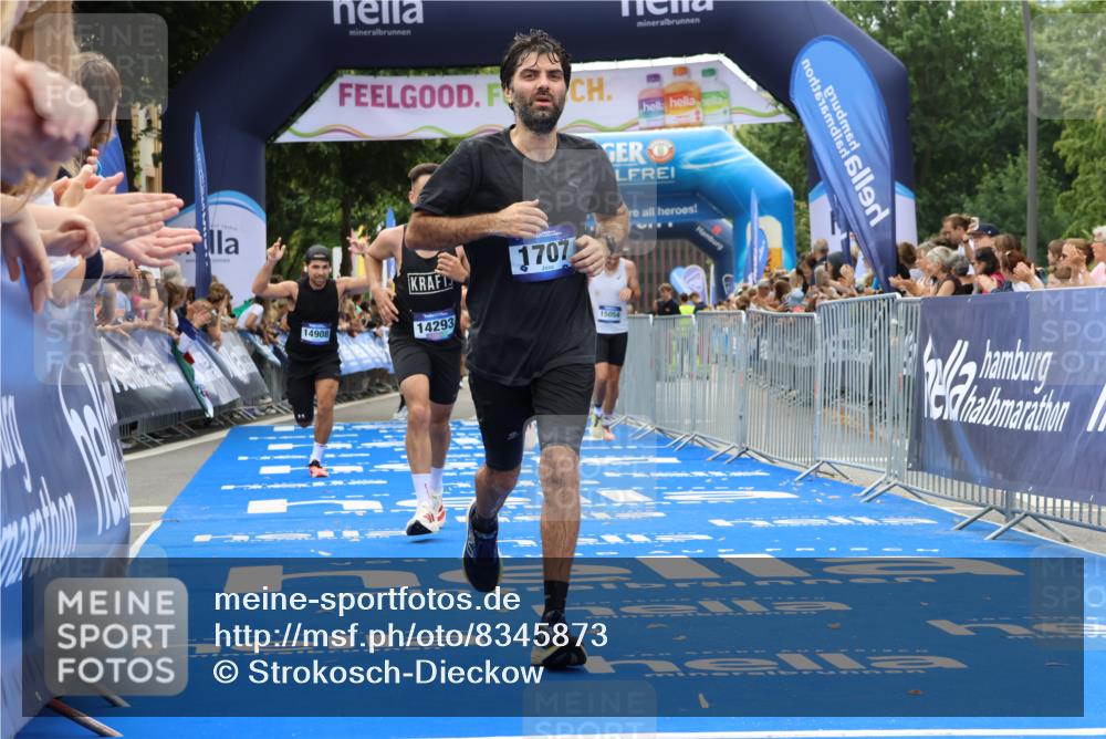 29.06.2025 - hella hamburg halbmarathon Strokosch-Dieckow http://msf.ph/oto/8345873 29.06.2025 10:32:34 Ziel 1707, 1990, 11745, 11877, 12987, 13199, 13961, 14293, 14908, 16619, 17117, 18135, 18562, 18563 meine-sportfotos.de
