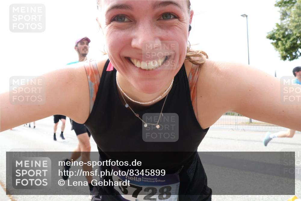 29.06.2025 - hella hamburg halbmarathon Lena Gebhardt http://msf.ph/oto/8345899 29.06.2025 10:13:34 Lombardsbrücke 3728, 1007, 1131, 1747, 1859, 2055, 2359, 2721, 2904, 2961, 2987, 3218, 3360, 3728, 3729, 4001, 4187, 4795, 4950, 5232, 5546, 5631, 5719, 6026, 6489, 6717, 6724, 7346, 7446, 7447, 7460, 7462, 7913, 8279, 8673, 8913, 9128, 9527, 9612, 9631, 10977, 11441, 12313, 12492, 12797, 12928, 12929, 13331, 13928, 15085, 15663, 15721, 15722, 15922, 16030, 16255, 16437, 16491, 17472, 17474, 17988, 18048, 18222, 18231, 18732 meine-sportfotos.de