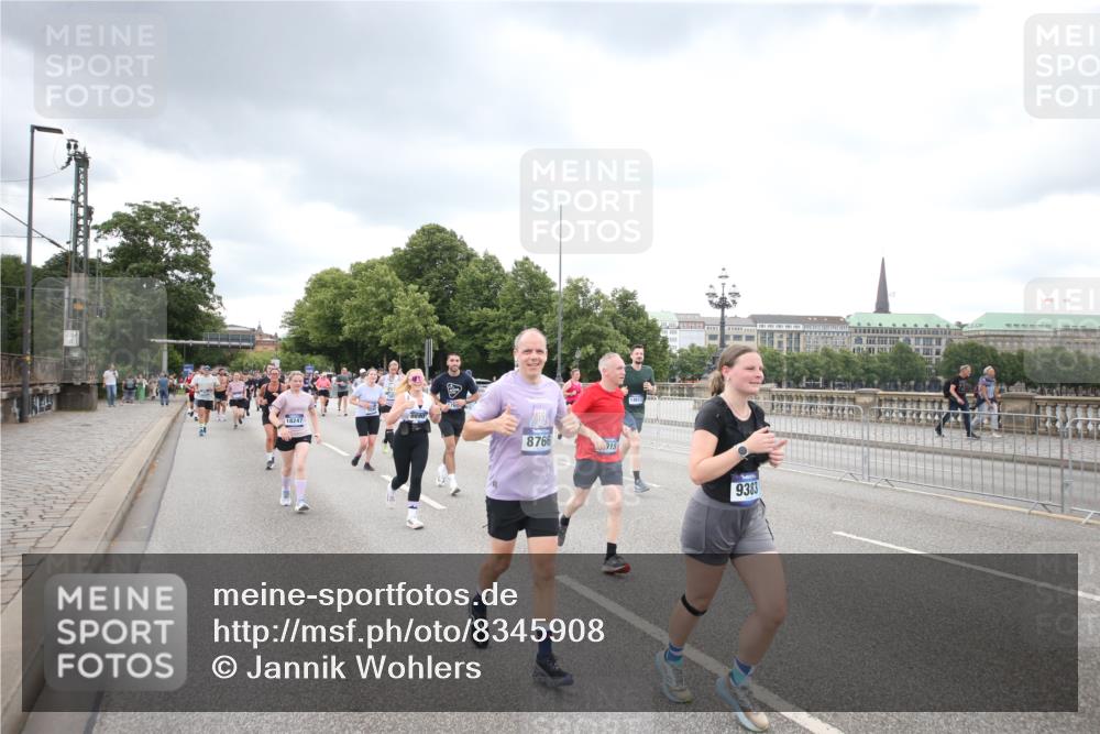 29.06.2025 - hella hamburg halbmarathon Jannik Wohlers http://msf.ph/oto/8345908 29.06.2025 10:56:02 Lombardsbrücke 1047, 1113, 2143, 2307, 2915, 3257, 3438, 3520, 3675, 3676, 3953, 3987, 4083, 4773, 5237, 5438, 5693, 5757, 6690, 7090, 7307, 7711, 8108, 8517, 8606, 8766, 9383, 9948, 9953, 10555, 10569, 10740, 10784, 10932, 11298, 11628, 12221, 12295, 12296, 12543, 13096, 13965, 14613, 15443, 15747, 16034, 16655, 16934, 17084, 17092, 17398, 17494, 17649, 17673, 17797, 18047, 18197, 18247, 18798 meine-sportfotos.de