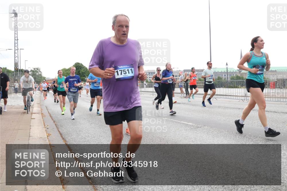 29.06.2025 - hella hamburg halbmarathon Lena Gebhardt http://msf.ph/oto/8345918 29.06.2025 10:38:28 Lombardsbrücke 1261, 2498, 12675, 17511, 465, 56, 1196, 1394, 1457, 1596, 1721, 1742, 1791, 1901, 1966, 2113, 2151, 2498, 2576, 2660, 2693, 2786, 3010, 3094, 3095, 3216, 3242, 3286, 3323, 3338, 3635, 3636, 3716, 3726, 3777, 3841, 3880, 4028, 4139, 4155, 4159, 4259, 4260, 4316, 4414, 4883, 4921, 5085, 5089, 5155, 5300, 5617, 5684, 5713, 5735, 5913, 6199, 6200, 6695, 6696, 6751, 6875, 6930, 7117, 7118, 7148, 7165, 7371, 7552, 7561, 7629, 7692, 7849, 7868, 7914 meine-sportfotos.de