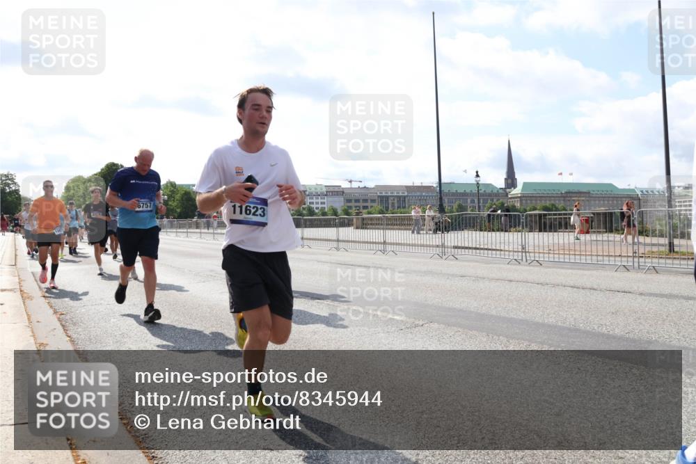 29.06.2025 - hella hamburg halbmarathon Lena Gebhardt http://msf.ph/oto/8345944 29.06.2025 10:00:53 Lombardsbrücke 6757, 11623, 1130, 1544, 1568, 1583, 1611, 1681, 1726, 2236, 2426, 2474, 2490, 2936, 2982, 3042, 3059, 3141, 3400, 3625, 3740, 3794, 3983, 4238, 4419, 4579, 4616, 4708, 4767, 4940, 4945, 5033, 5418, 5643, 5870, 6138, 6147, 6443, 6487, 6531, 6714, 6757, 6835, 7658, 7757, 7759, 7761, 8255, 8326, 8478, 8632, 8923, 9124, 9553, 9555, 9577, 9932, 10074, 10188, 10271, 10599 meine-sportfotos.de