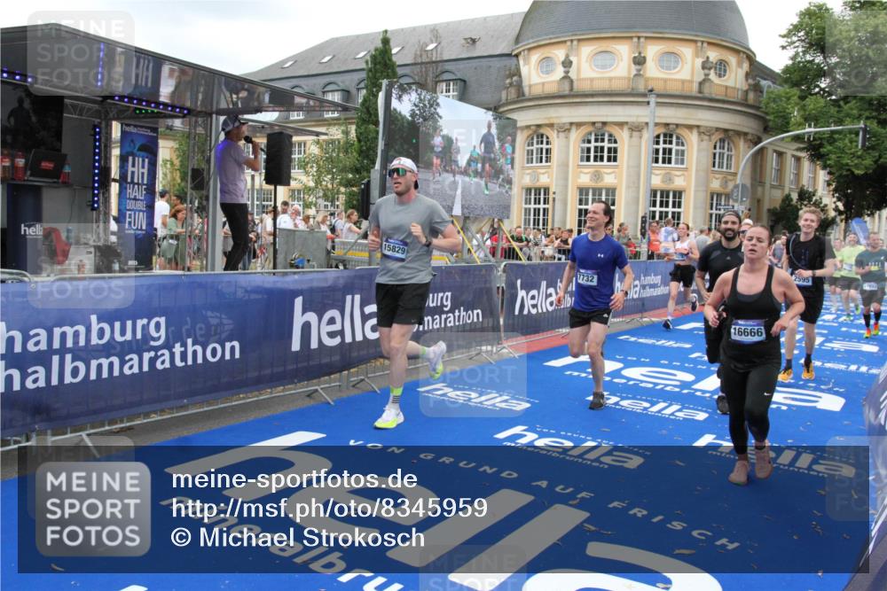 29.06.2025 - hella hamburg halbmarathon Michael Strokosch http://msf.ph/oto/8345959 29.06.2025 10:52:11 Ziel 1482, 2397, 2595, 5032, 5093, 5378, 6897, 7732, 9082, 12135, 12580, 13726, 14248, 14300, 15506, 15829, 16003, 16179, 16320, 16666, 17033, 17130, 18475, 18801 meine-sportfotos.de