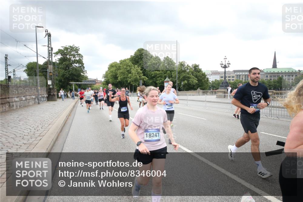 29.06.2025 - hella hamburg halbmarathon Jannik Wohlers http://msf.ph/oto/8346004 29.06.2025 10:56:05 Lombardsbrücke 1047, 1113, 2143, 2307, 2887, 2915, 2991, 3438, 3520, 3614, 3675, 3676, 3953, 3987, 4773, 5237, 5438, 5693, 5757, 6690, 7090, 7307, 7711, 8108, 8517, 8606, 8766, 8939, 8943, 9383, 9910, 9948, 9953, 10555, 10569, 10571, 10932, 10936, 11089, 11204, 11628, 12221, 12543, 13096, 13965, 14613, 14746, 15443, 15747, 16034, 16934, 17084, 17092, 17494, 17649, 17673, 17797, 18047, 18197, 18247, 18798 meine-sportfotos.de