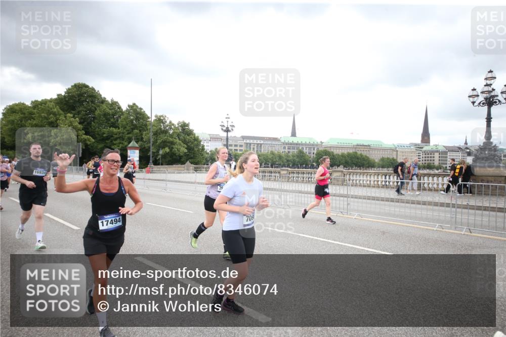 29.06.2025 - hella hamburg halbmarathon Jannik Wohlers http://msf.ph/oto/8346074 29.06.2025 10:56:06 Lombardsbrücke 1047, 1113, 2143, 2307, 2887, 2915, 2991, 3438, 3520, 3614, 3675, 3676, 3953, 3987, 4773, 5237, 5438, 5693, 5757, 6690, 7090, 7307, 7711, 8108, 8606, 8766, 8939, 8943, 9383, 9910, 9948, 9953, 10555, 10569, 10571, 10932, 10936, 11089, 11204, 11628, 12221, 12543, 13096, 13108, 13965, 14613, 14746, 15443, 15747, 16034, 16934, 17084, 17092, 17494, 17797, 18047, 18197, 18247, 18798 meine-sportfotos.de