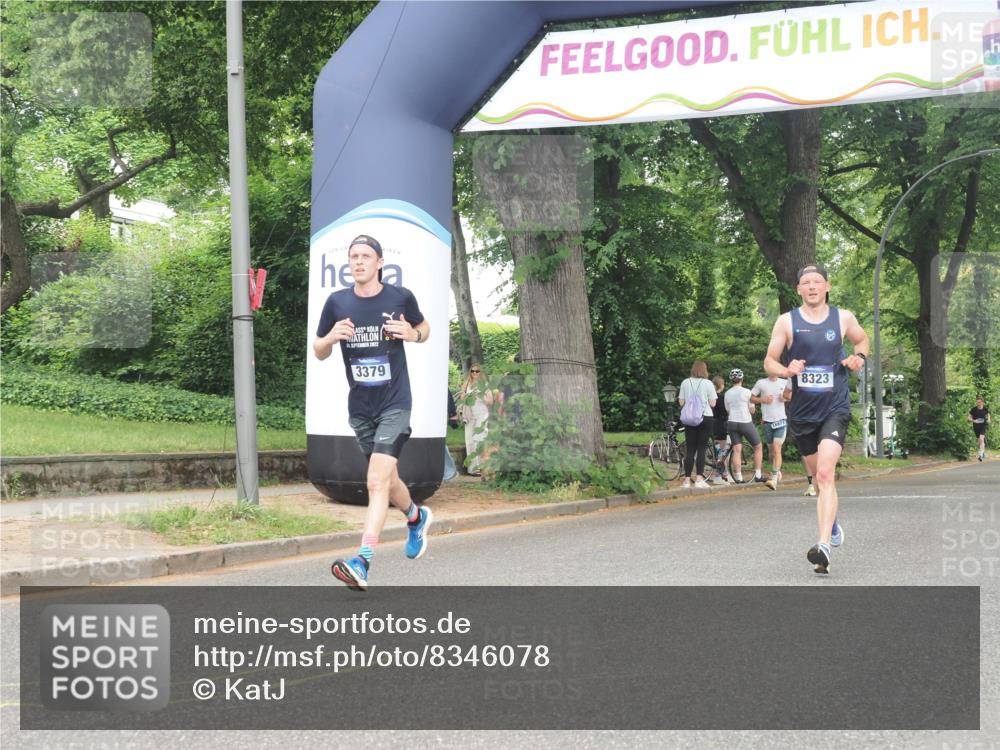29.06.2025 - hella hamburg halbmarathon KatJ http://msf.ph/oto/8346078 29.06.2025 10:20:01 Zwischen KM18-KM19 2689, 3379, 8323 meine-sportfotos.de