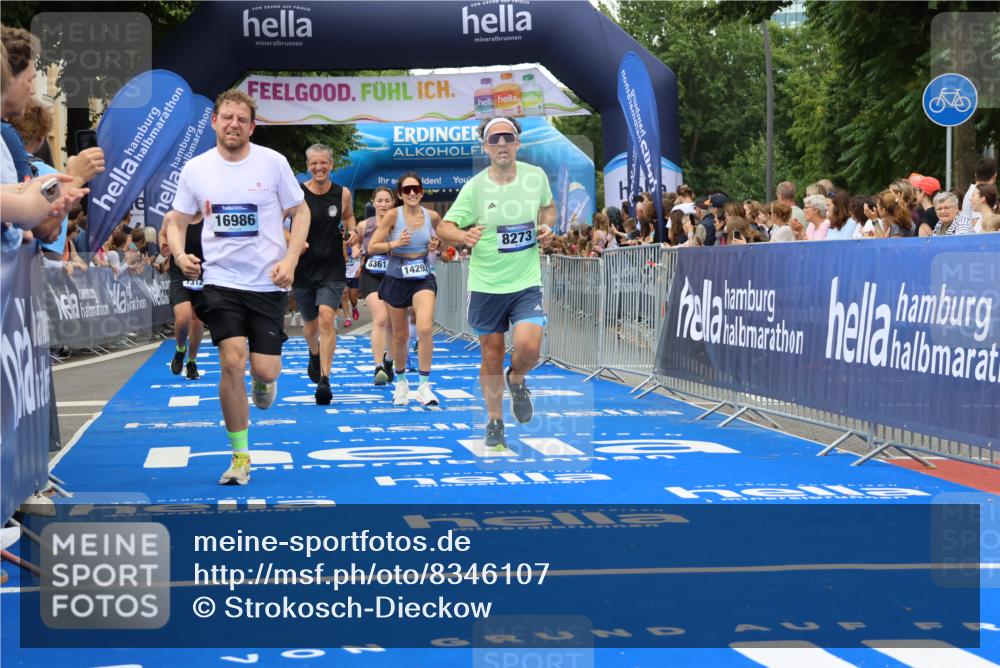 29.06.2025 - hella hamburg halbmarathon Strokosch-Dieckow http://msf.ph/oto/8346107 29.06.2025 10:53:10 Ziel 2074, 2111, 2208, 3059, 3258, 4121, 7312, 7383, 7864, 8273, 8361, 9142, 9537, 12875, 14323, 15179, 16929, 16986, 19208 meine-sportfotos.de