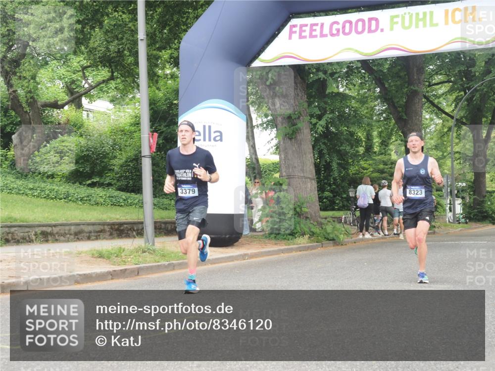 29.06.2025 - hella hamburg halbmarathon KatJ http://msf.ph/oto/8346120 29.06.2025 10:20:01 Zwischen KM18-KM19 2689, 3379, 8323 meine-sportfotos.de