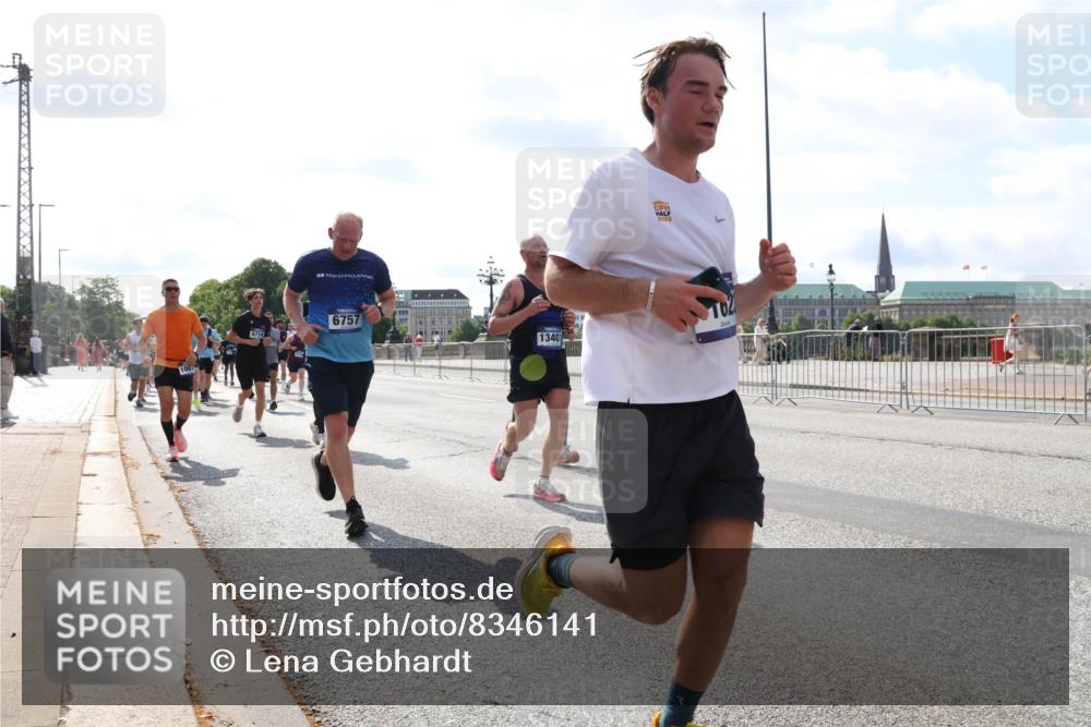 29.06.2025 - hella hamburg halbmarathon Lena Gebhardt http://msf.ph/oto/8346141 29.06.2025 10:00:54 Lombardsbrücke 1007, 6714, 6757, 1340, 2023, 1130, 1544, 1568, 1583, 1611, 1681, 1726, 2236, 2354, 2363, 2426, 2474, 2490, 2936, 2982, 3042, 3059, 3141, 3400, 3625, 3740, 3794, 3983, 4238, 4419, 4579, 4616, 4708, 4767, 4945, 5033, 5418, 5643, 5870, 6138, 6147, 6443, 6487, 6531, 6714, 6757, 6835, 7658, 7757, 7759, 7761, 8255, 8326, 8478, 8632, 8923, 9124, 9553, 9555, 9577, 9932, 10074, 10188, 10271, 10599 meine-sportfotos.de