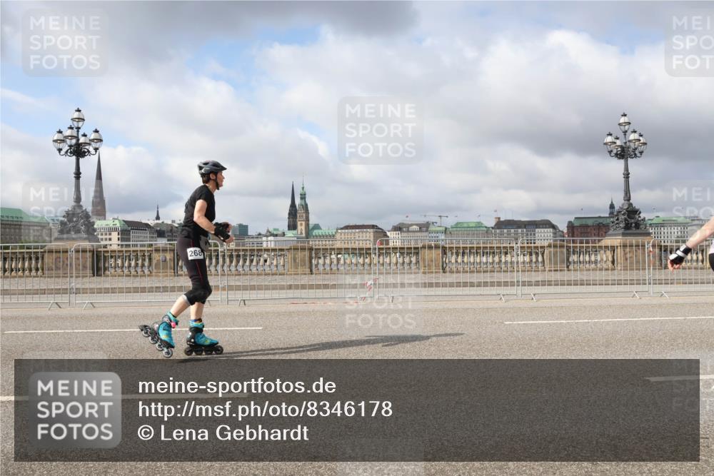 29.06.2025 - hella hamburg halbmarathon Lena Gebhardt http://msf.ph/oto/8346178 29.06.2025 09:09:09 Lombardsbrücke 268 meine-sportfotos.de