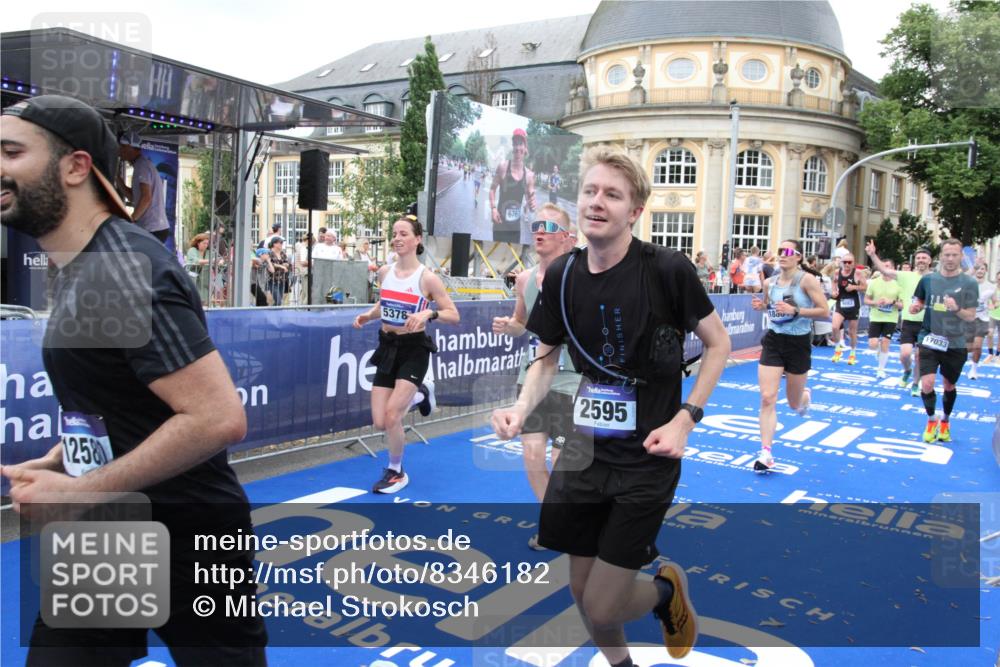29.06.2025 - hella hamburg halbmarathon Michael Strokosch http://msf.ph/oto/8346182 29.06.2025 10:52:13 Ziel 1482, 2397, 2595, 4837, 5032, 5087, 5093, 5378, 5482, 6897, 7732, 9082, 12135, 12580, 13726, 14248, 14300, 15275, 15829, 16003, 16320, 16591, 16666, 17033, 17130, 18475, 18801 meine-sportfotos.de