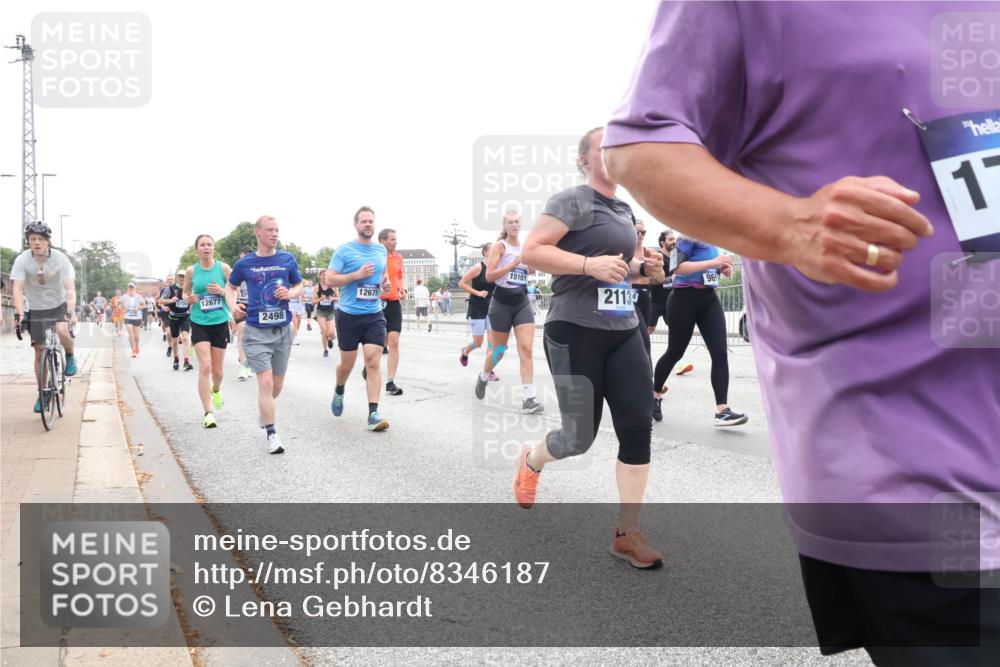 29.06.2025 - hella hamburg halbmarathon Lena Gebhardt http://msf.ph/oto/8346187 29.06.2025 10:38:29 Lombardsbrücke 12677, 87, 12675, 2498, 15101, 2113, 96, 1, 56, 1196, 1394, 1457, 1596, 1721, 1742, 1791, 1901, 1966, 2113, 2151, 2498, 2576, 2660, 2693, 2786, 3010, 3094, 3095, 3216, 3242, 3286, 3323, 3338, 3635, 3636, 3716, 3726, 3777, 3841, 4028, 4139, 4155, 4159, 4259, 4260, 4316, 4414, 4883, 4921, 5085, 5089, 5155, 5300, 5617, 5684, 5713, 5735, 5913, 6199, 6200, 6695, 6696, 6751, 6875, 6930, 7117, 7118, 7148, 7165, 7371, 7552, 7561, 7629, 7692, 7849, 7868, 7914 meine-sportfotos.de