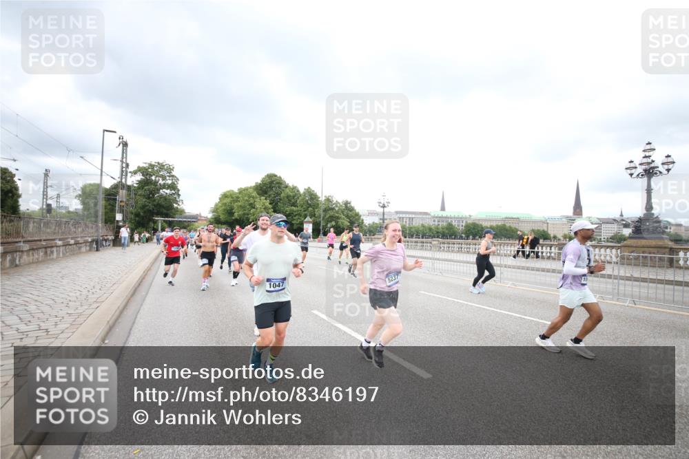 29.06.2025 - hella hamburg halbmarathon Jannik Wohlers http://msf.ph/oto/8346197 29.06.2025 10:56:09 Lombardsbrücke 1047, 1113, 2143, 2307, 2887, 2915, 2991, 3438, 3520, 3614, 3675, 3676, 3953, 3987, 4773, 5237, 5438, 5693, 5911, 6690, 7090, 7307, 7711, 8108, 8606, 8766, 8939, 8943, 9172, 9210, 9383, 9910, 10555, 10569, 10571, 10932, 10936, 11089, 11204, 11628, 12221, 12354, 12543, 13096, 13108, 14613, 14711, 14746, 15747, 16034, 16934, 17092, 17494, 17797, 18047, 18197, 18247, 18798 meine-sportfotos.de