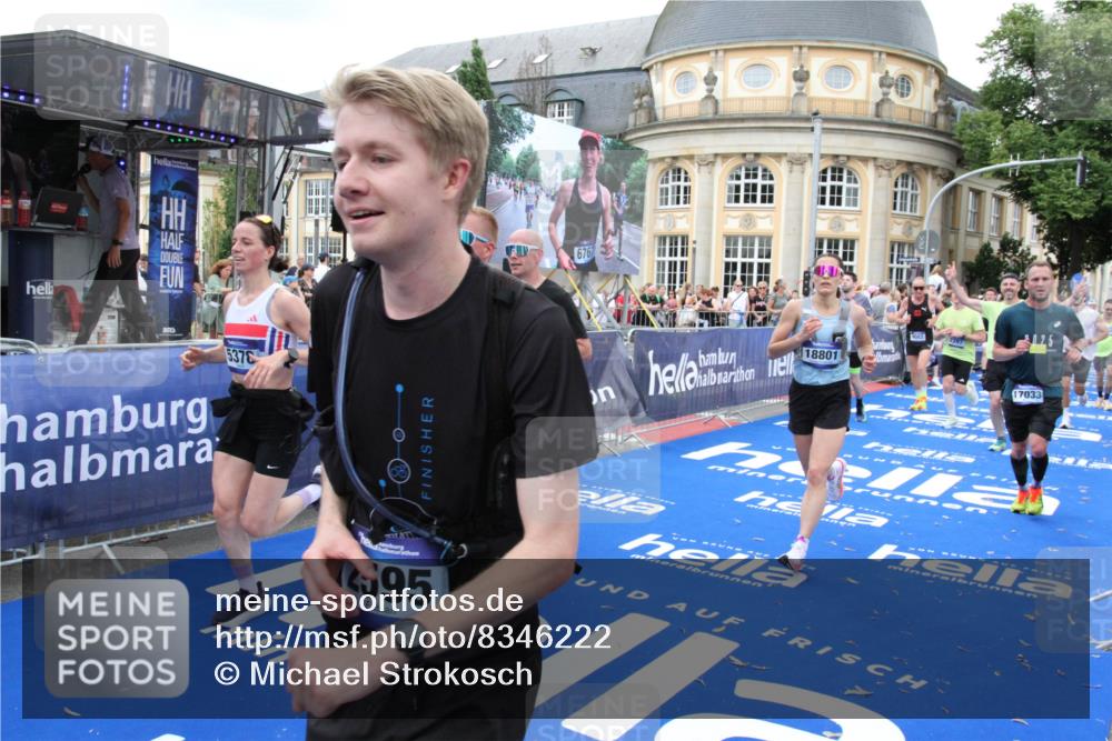 29.06.2025 - hella hamburg halbmarathon Michael Strokosch http://msf.ph/oto/8346222 29.06.2025 10:52:13 Ziel 1482, 2397, 2595, 4837, 5032, 5087, 5093, 5378, 5482, 6897, 7732, 9082, 12135, 12580, 13726, 14248, 14300, 15275, 15829, 16003, 16320, 16591, 16666, 17033, 17130, 18475, 18801 meine-sportfotos.de