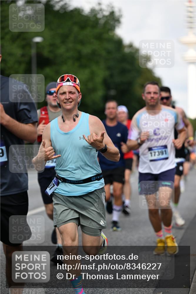 29.06.2025 - hella hamburg halbmarathon Dr. Thomas Lammeyer http://msf.ph/oto/8346227 29.06.2025 09:56:09 Kennedybrücke 1057, 1139, 1169, 1220, 1415, 1512, 1604, 2233, 3109, 3124, 3305, 4080, 4691, 4871, 4915, 5007, 5011, 5336, 5477, 6373, 6711, 7067, 7191, 7432, 7451, 7865, 7961, 8467, 8852, 9444, 10099, 10251, 10493, 10741, 10796 meine-sportfotos.de
