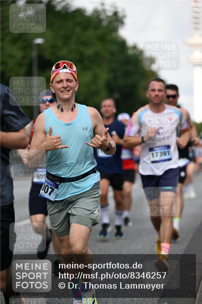 29.06.2025 - hella hamburg halbmarathon Dr. Thomas Lammeyer http://msf.ph/oto/8346257 29.06.2025 09:56:09 Kennedybrücke 1057, 1139, 1169, 1220, 1415, 1512, 1604, 2233, 3109, 3124, 3305, 4080, 4691, 4871, 4915, 5007, 5011, 5336, 5477, 6373, 6711, 7067, 7191, 7432, 7451, 7865, 7961, 8467, 8852, 9444, 10099, 10251, 10493, 10741, 10796 meine-sportfotos.de