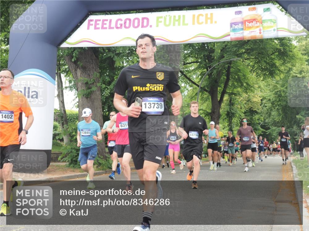 29.06.2025 - hella hamburg halbmarathon KatJ http://msf.ph/oto/8346286 29.06.2025 10:49:41 Zwischen KM18-KM19 1114, 1940, 4859, 6311 meine-sportfotos.de