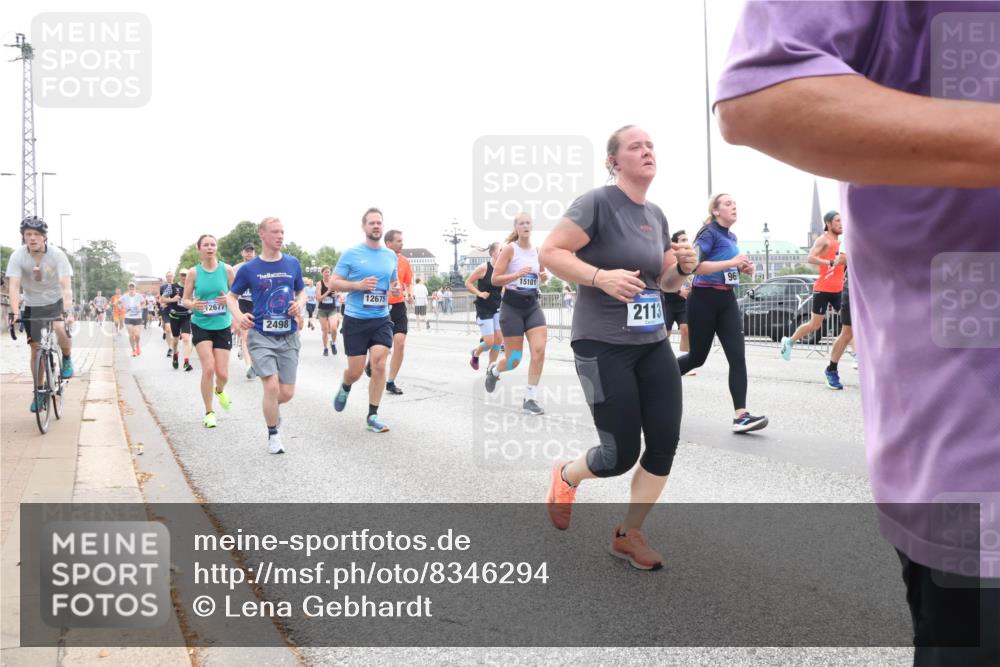 29.06.2025 - hella hamburg halbmarathon Lena Gebhardt http://msf.ph/oto/8346294 29.06.2025 10:38:29 Lombardsbrücke 2677, 2498, 12675, 15101, 2113, 969, 56, 1196, 1394, 1457, 1596, 1721, 1742, 1791, 1901, 1966, 2113, 2151, 2498, 2576, 2660, 2693, 2786, 3010, 3094, 3095, 3216, 3242, 3286, 3323, 3338, 3635, 3636, 3716, 3726, 3777, 3841, 4028, 4139, 4155, 4159, 4259, 4260, 4316, 4414, 4883, 4921, 5085, 5089, 5155, 5300, 5617, 5684, 5713, 5735, 5913, 6199, 6200, 6695, 6696, 6751, 6875, 6930, 7117, 7118, 7148, 7165, 7371, 7552, 7561, 7629, 7692, 7849, 7868, 7914 meine-sportfotos.de