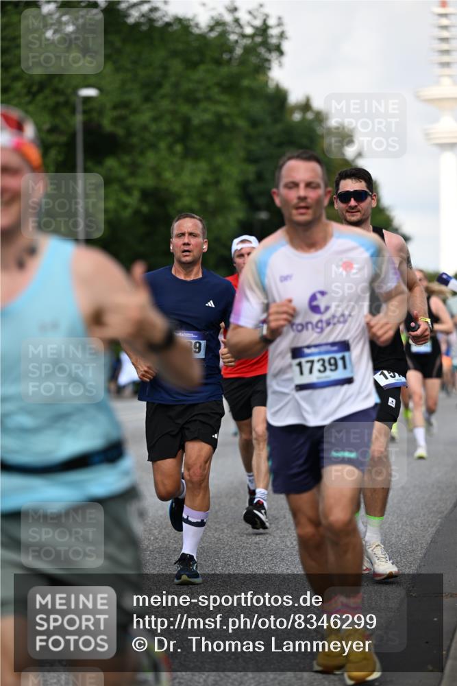 29.06.2025 - hella hamburg halbmarathon Dr. Thomas Lammeyer http://msf.ph/oto/8346299 29.06.2025 09:56:09 Kennedybrücke 1057, 1139, 1169, 1220, 1415, 1512, 1604, 2233, 3109, 3124, 3305, 4080, 4691, 4871, 4915, 5007, 5011, 5336, 5477, 6373, 6711, 7067, 7191, 7432, 7451, 7865, 7961, 8467, 8852, 9444, 10099, 10251, 10493, 10741, 10796 meine-sportfotos.de