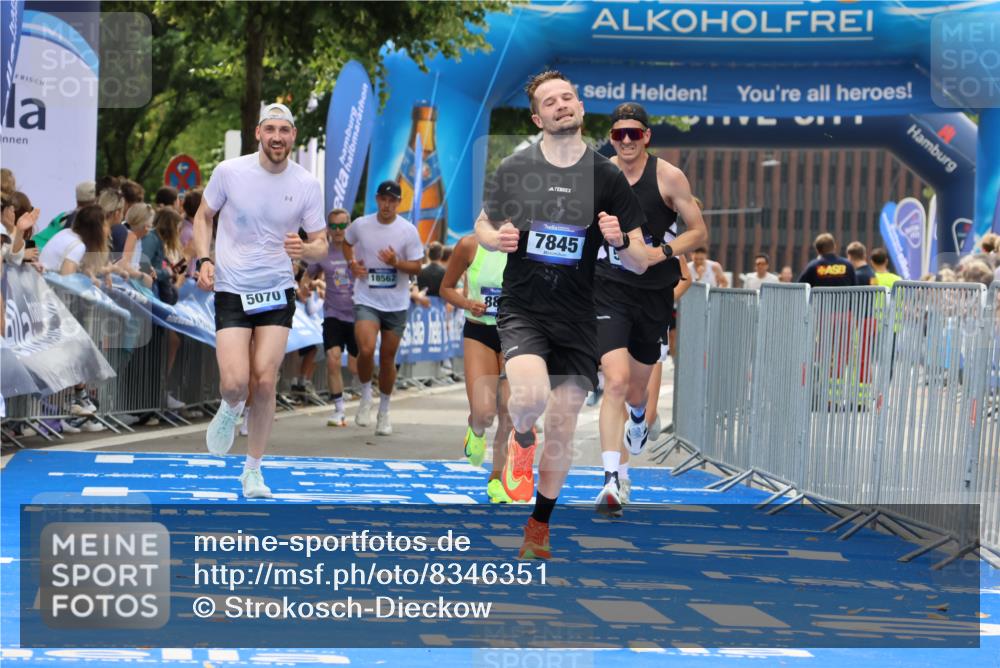 29.06.2025 - hella hamburg halbmarathon Strokosch-Dieckow http://msf.ph/oto/8346351 29.06.2025 10:32:23 Ziel 5070, 5746, 7845, 8883, 10484, 10876, 11745, 13199, 16065, 16957, 18562, 18563 meine-sportfotos.de