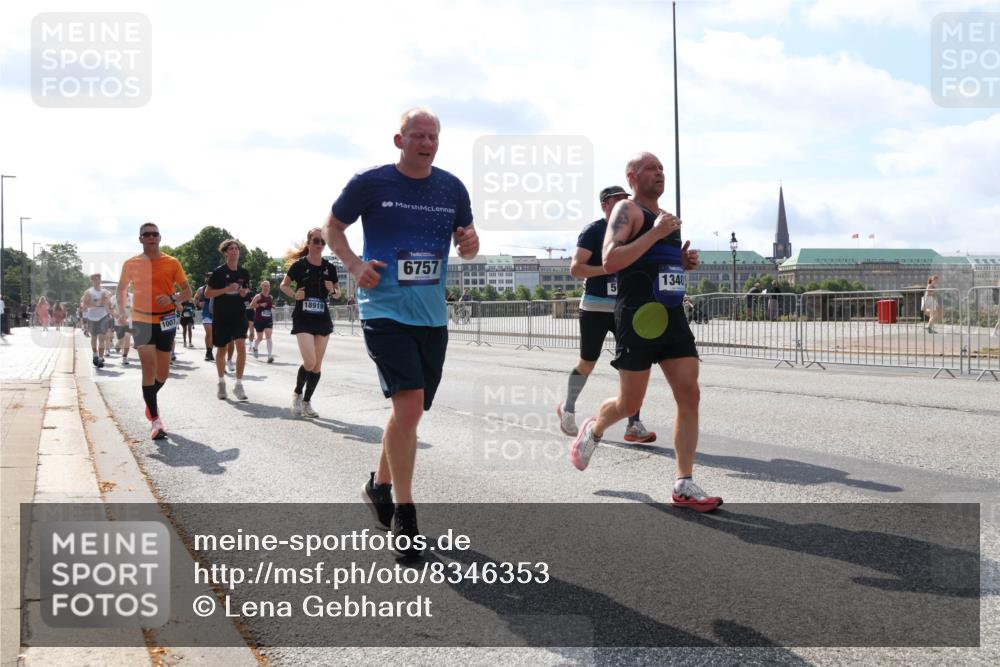 29.06.2025 - hella hamburg halbmarathon Lena Gebhardt http://msf.ph/oto/8346353 29.06.2025 10:00:54 Lombardsbrücke 1007, 18919, 6757, 1340, 5, 1130, 1544, 1568, 1583, 1611, 1681, 1726, 2236, 2354, 2363, 2426, 2474, 2490, 2936, 2982, 3042, 3059, 3141, 3400, 3625, 3740, 3794, 3983, 4238, 4419, 4579, 4616, 4708, 4767, 4945, 5033, 5418, 5643, 5870, 6138, 6147, 6443, 6487, 6531, 6714, 6757, 6835, 7658, 7757, 7759, 7761, 8255, 8326, 8478, 8632, 8923, 9124, 9553, 9555, 9577, 9932, 10074, 10188, 10271, 10599 meine-sportfotos.de