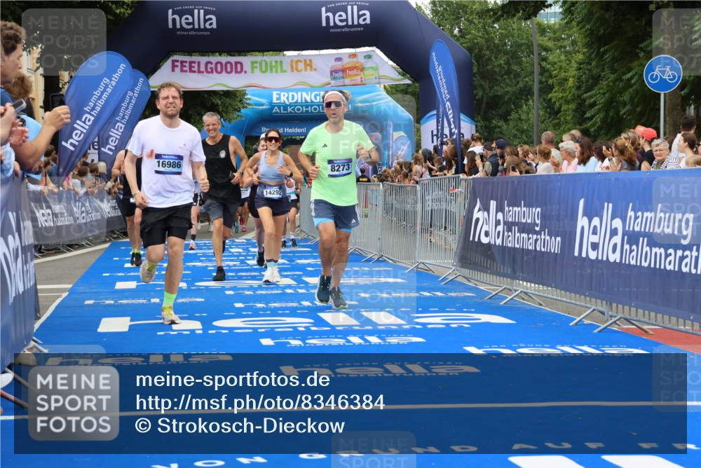 29.06.2025 - hella hamburg halbmarathon Strokosch-Dieckow http://msf.ph/oto/8346384 29.06.2025 10:53:10 Ziel 2074, 2111, 2208, 3059, 3258, 4121, 7312, 7383, 7864, 8273, 8361, 9142, 9537, 12875, 14323, 15179, 16929, 16986, 19208 meine-sportfotos.de