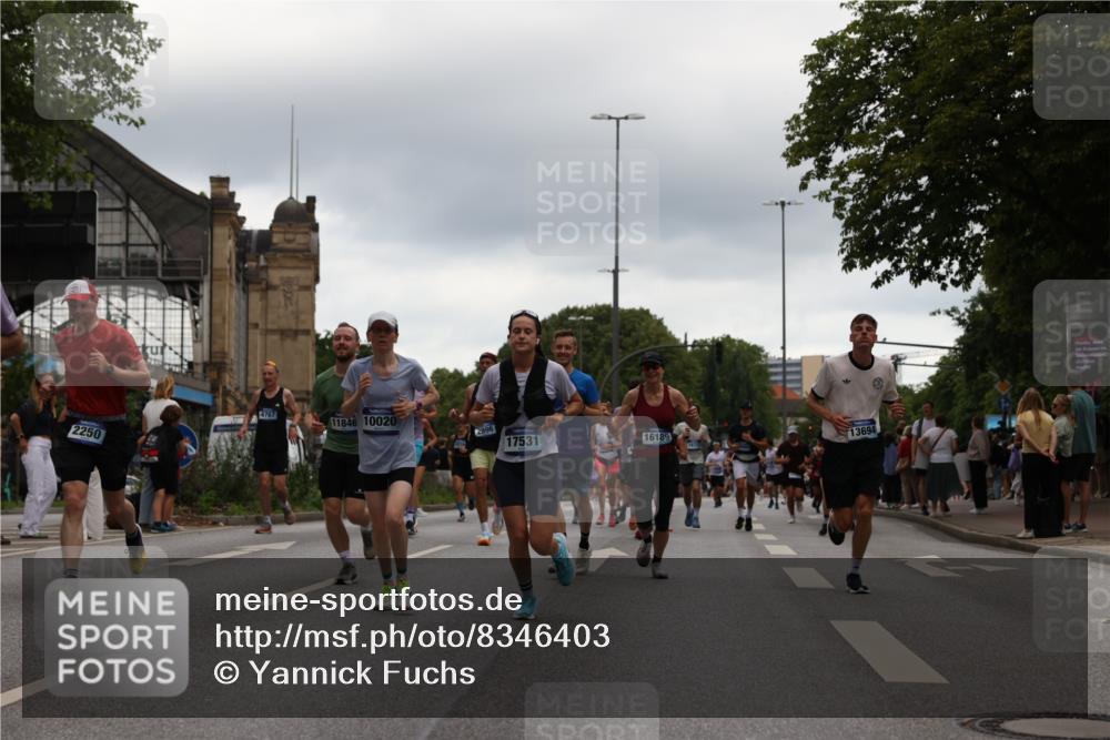 29.06.2025 - hella hamburg halbmarathon Yannick Fuchs http://msf.ph/oto/8346403 29.06.2025 10:52:27 20KM 1319, 1833, 2159, 2250, 2619, 2711, 2996, 3251, 4550, 4767, 5675, 6592, 7082, 7659, 7856, 8089, 9230, 9553, 9555, 9835, 10020, 10268, 10319, 10518, 10539, 10703, 11394, 11605, 11808, 11846, 12378, 12495, 12734, 12735, 12809, 12879, 13287, 13512, 13654, 13694, 14355, 14673, 15197, 15434, 15527, 16189, 17531, 17665, 17814, 17839, 17967, 18682, 18727, 18985, 19002, 19003 meine-sportfotos.de