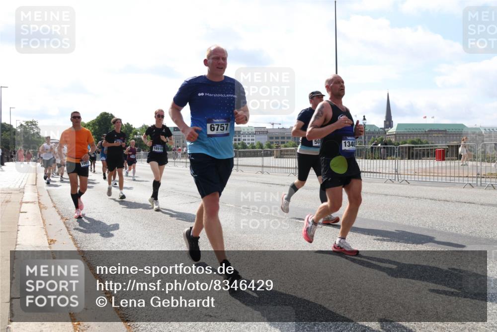 29.06.2025 - hella hamburg halbmarathon Lena Gebhardt http://msf.ph/oto/8346429 29.06.2025 10:00:54 Lombardsbrücke 18919, 1007, 6757, 50, 1340, 1130, 1544, 1568, 1583, 1611, 1681, 1726, 2236, 2354, 2363, 2426, 2474, 2490, 2936, 2982, 3042, 3059, 3141, 3400, 3625, 3740, 3794, 3983, 4238, 4419, 4579, 4616, 4708, 4767, 4945, 5033, 5418, 5643, 5870, 6138, 6147, 6443, 6487, 6531, 6714, 6757, 6835, 7658, 7757, 7759, 7761, 8255, 8326, 8478, 8632, 8923, 9124, 9553, 9555, 9577, 9932, 10074, 10188, 10271, 10599 meine-sportfotos.de